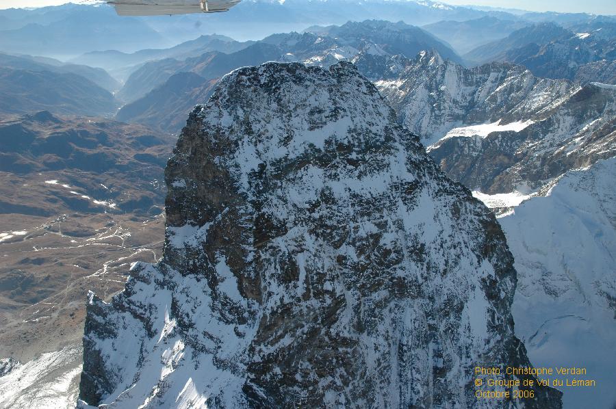 Sommet du Cervin avec au fond l'Italie